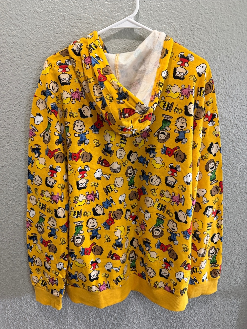 Men’s Yellow Peanuts Character Hoodie - Comfortable Pullover Large - Picture 3 of 6